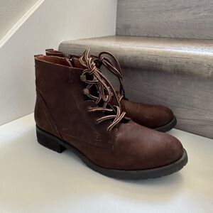 Steve Madden Gobbin Brown
Leather Ankle Boots size 10
